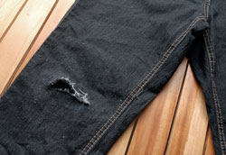 Как заштопать порвавшиеся джинсы?