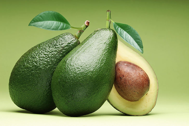 авокадо улучшает состояние кожи лица