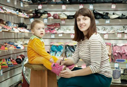 Как подобрать правильный размер обуви для маленького ребенка?